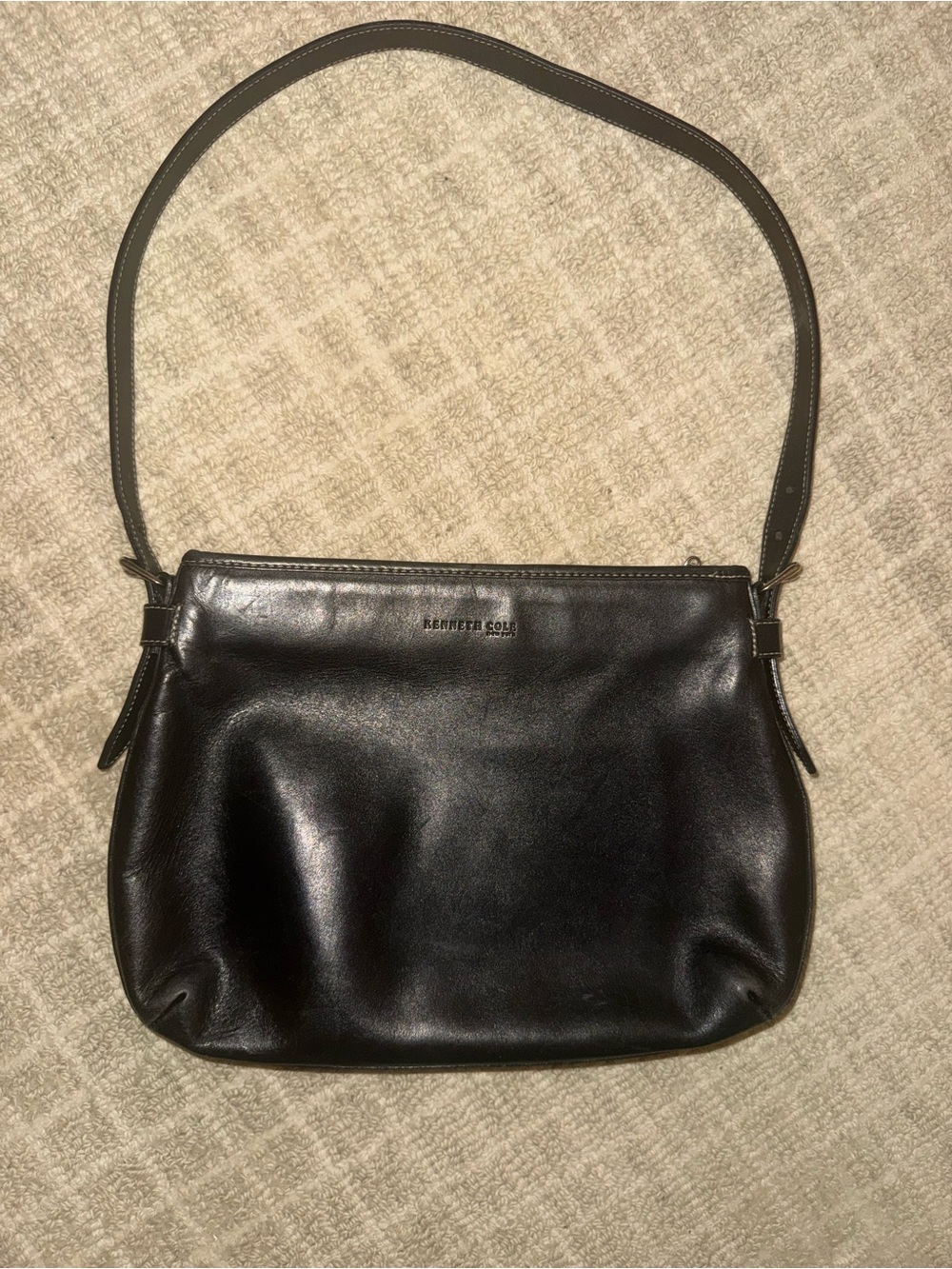 Kenneth Cole Black Leather Shoulder Bag with Top Zip